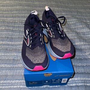 Brooks levitate stealth fit 6 size 9